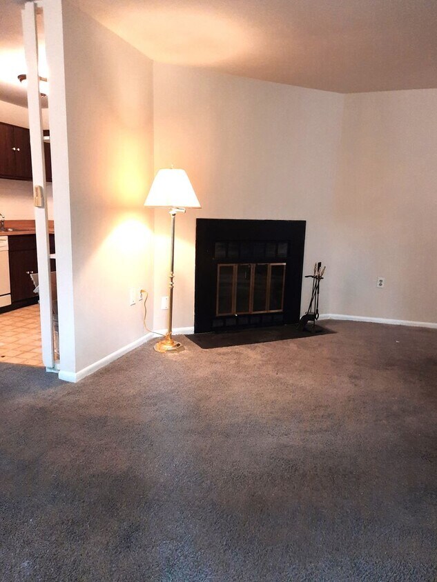 Foto principal - **Spacious 3BR/1BA Condo – Move-In Special...