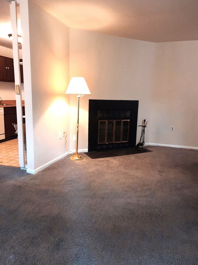 **Spacious 3BR/1BA Condo – Move-In Special... - **Spacious 3BR/1BA Condo – Move-In Special...