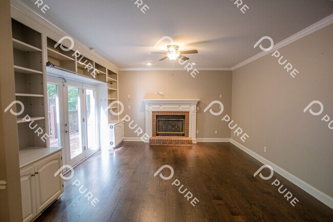 Foto del edificio - 2411 Oakwood Ave NE