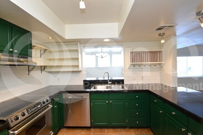 Foto del edificio - 3253 S Fairfield Dr