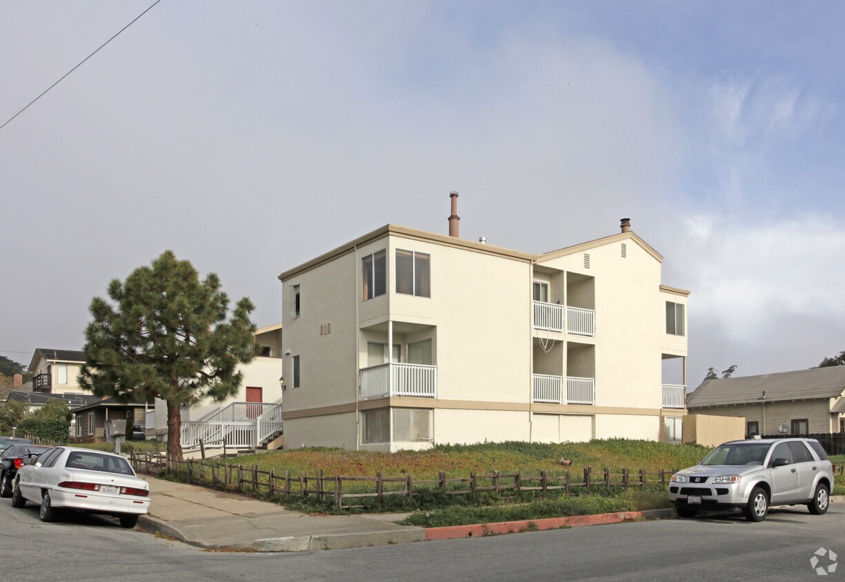 910 Wainwright St, Monterey, CA 93940 Apartments in Monterey, CA