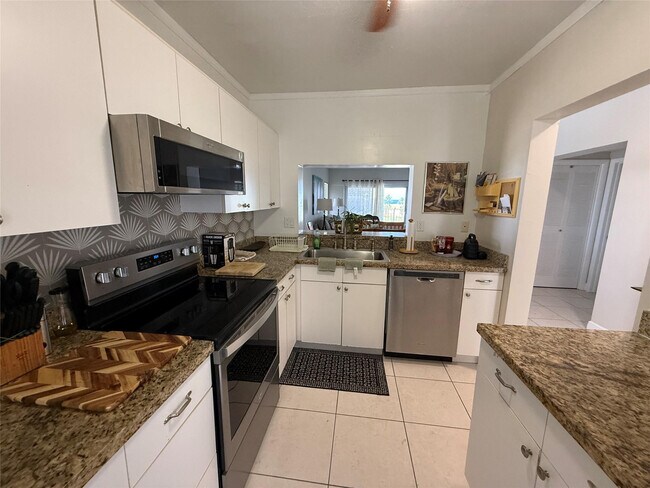 Building Photo - 4117 Bougainvilla Dr