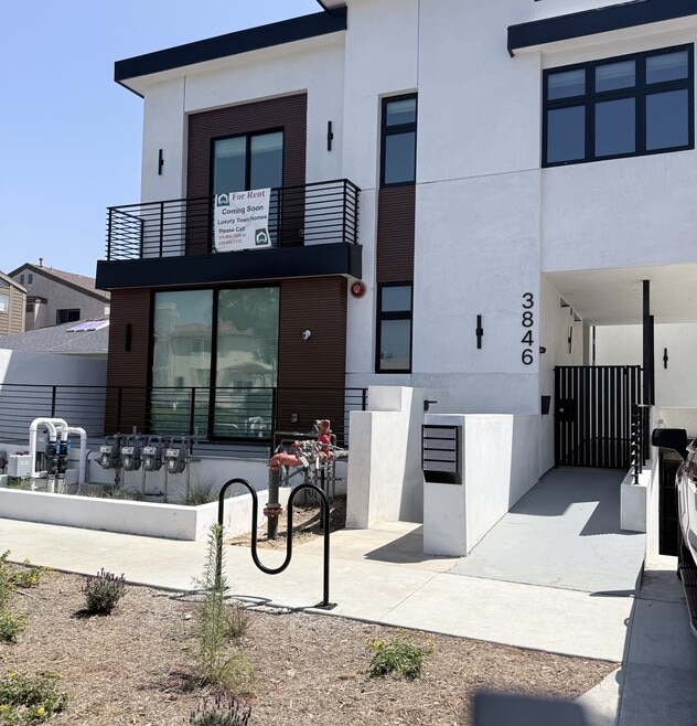 Building Photo - 3846 Bentley Ave