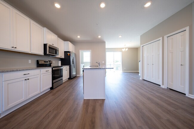 Building Photo - 13645 Marsh View Blvd