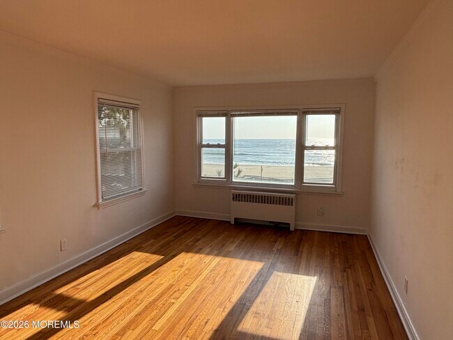Foto del edificio - 220 Ocean Ave N