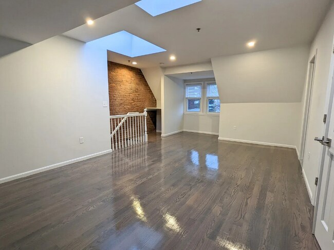 Foto del edificio - 1402 Beacon St