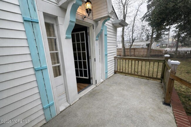 Building Photo - 4 Spring St