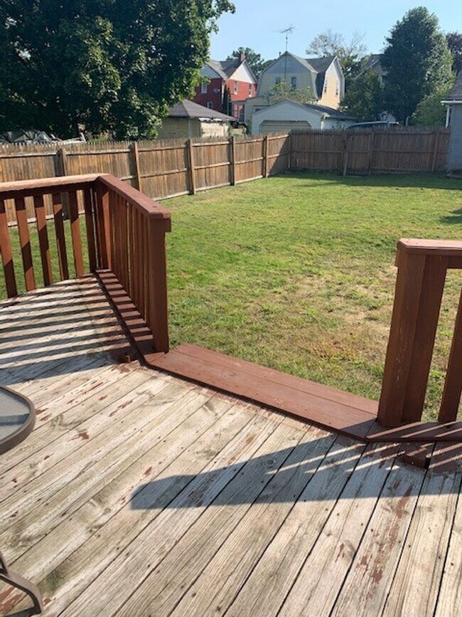 Foto del edificio - 3 br, 2 bath House - 63 Wengler Ave