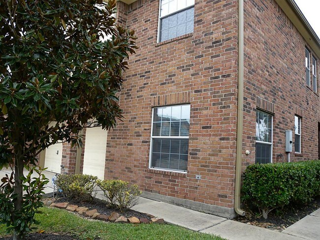Building Photo - 10932 Chazenwood Dr