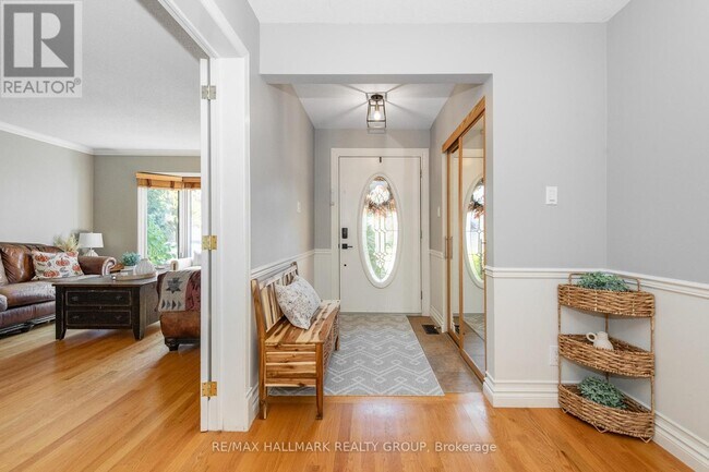 Building Photo - 35 St Remy Dr