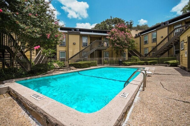 Foto del edificio - Studio Condo in the Heart of West Campus!