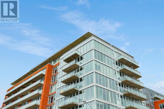 Building Photo - 354 Gladstone Ave
