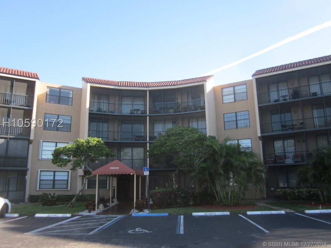 Primary Photo - 3900 N Hills Dr