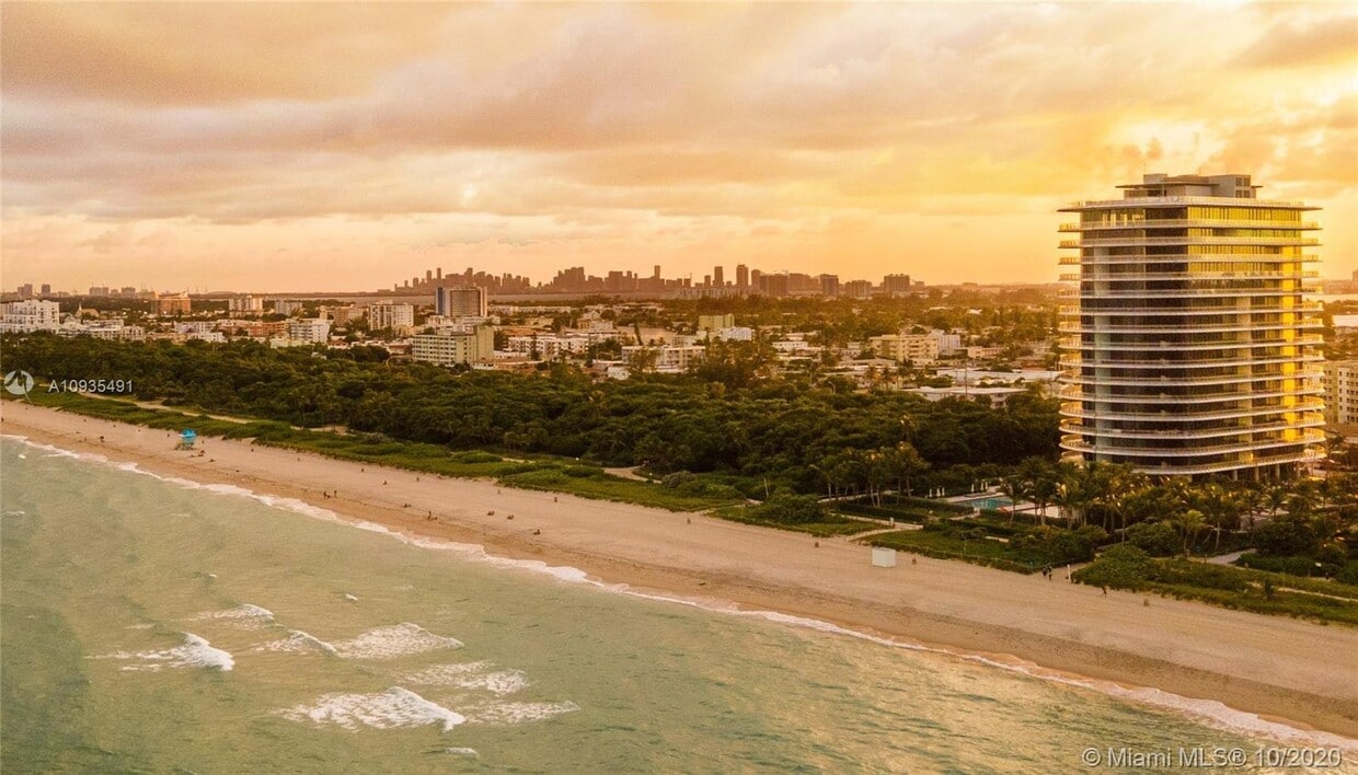 Primary Photo - 8701 Collins Ave