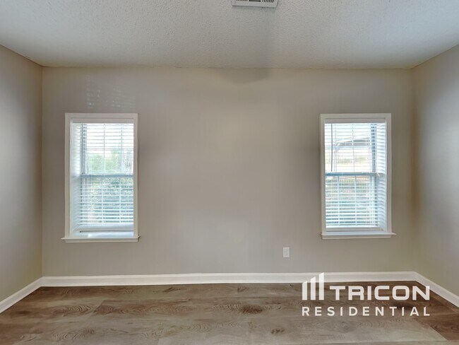 Foto del edificio - 227 Piedmont Dr