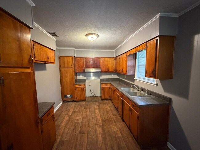 Foto del edificio - 2205 Pearson Ave