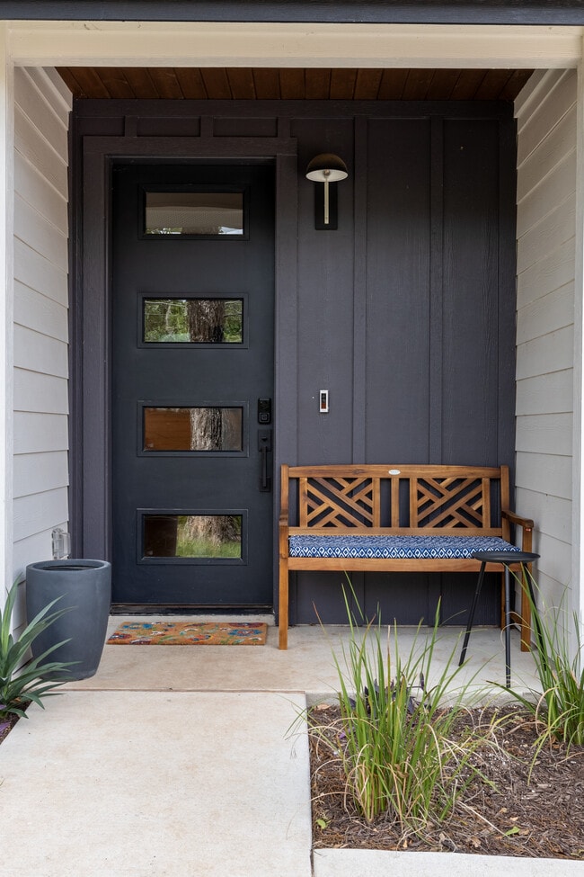 Building Photo - 712 Vargas Rd