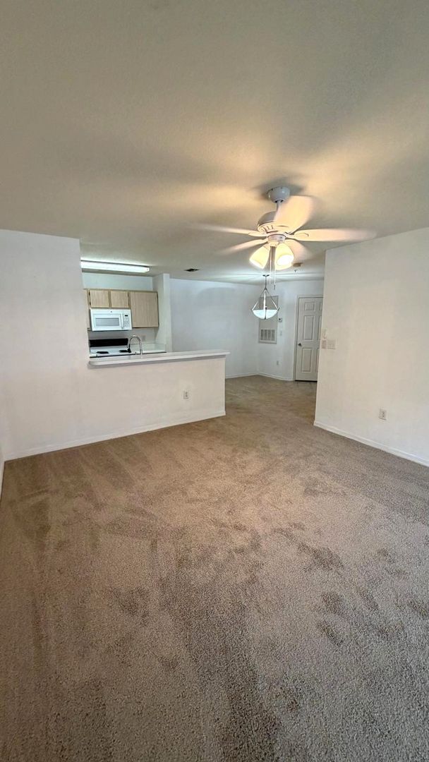 Foto del edificio - 5459 Vineland Rd