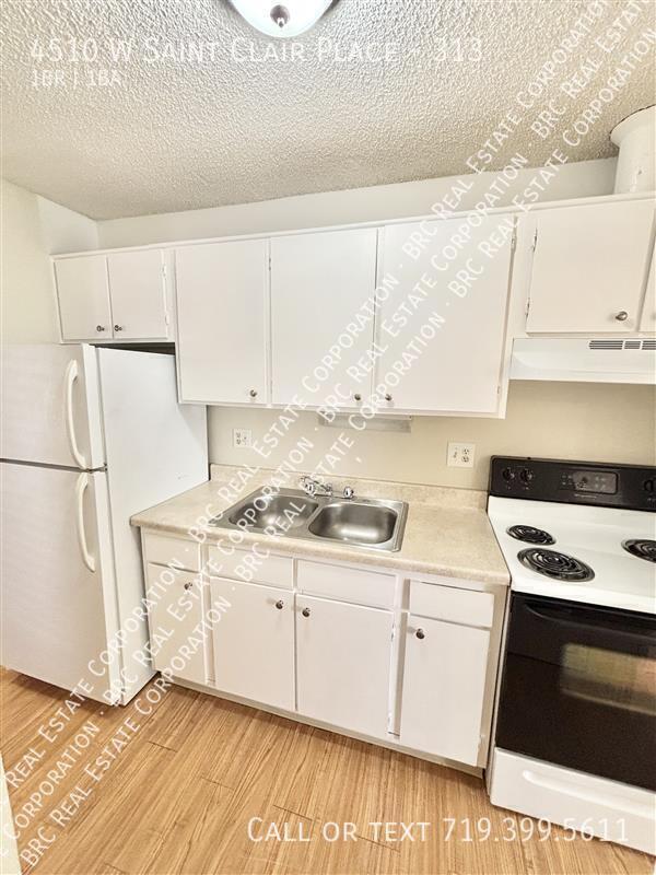 Building Photo - 4510 W St Clair Pl