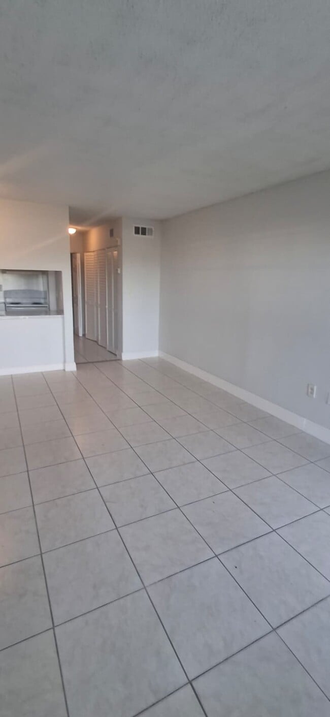 Foto del edificio - 251 NW 177th St