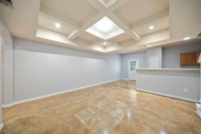 Building Photo - 3 Bedrooms 2.5 Bathrooms located in Garden...