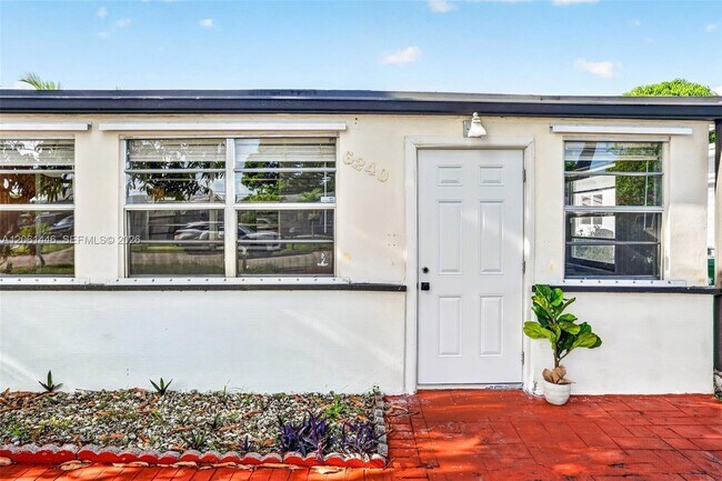 Building Photo - 6240 SW 22nd Ct