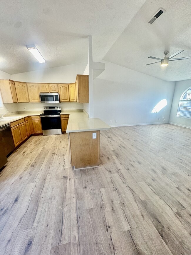 Building Photo - 1122 E 300 S