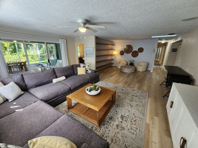 Building Photo - Gorgeous Hidden Lakes 3/2/2 Home