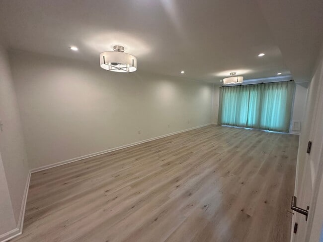 Building Photo - 500 Villa Dunes Dr