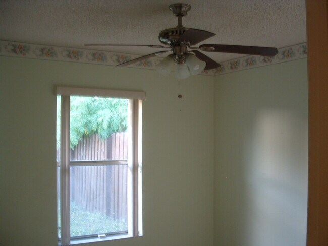 Foto del edificio - 5667 Barnstead Cir