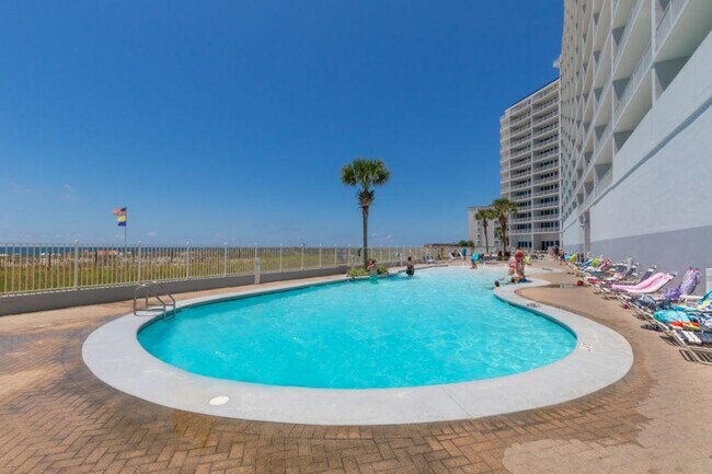 Foto del edificio - 455 E Beach Blvd