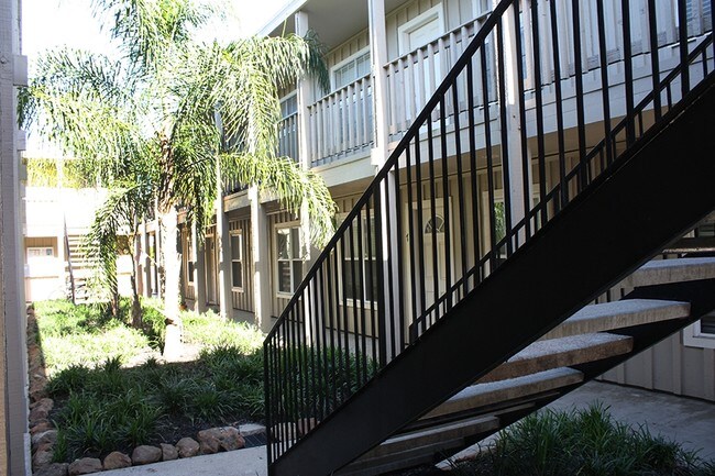 Building Photo - Granada Apartments