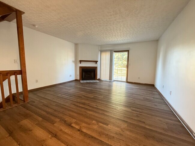 Foto del edificio - 2 Bedroom, 1 Bath Condo in Blacklick
