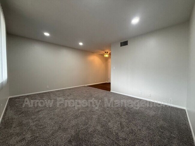 Foto del edificio - 2338 Lynn St