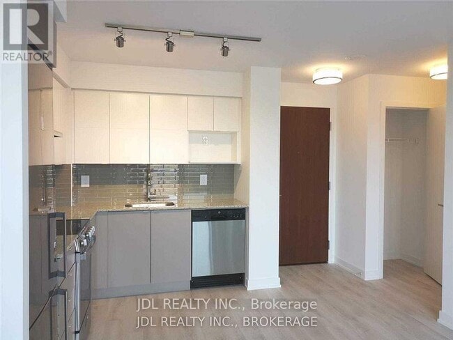Building Photo - 120-120 Varna Dr