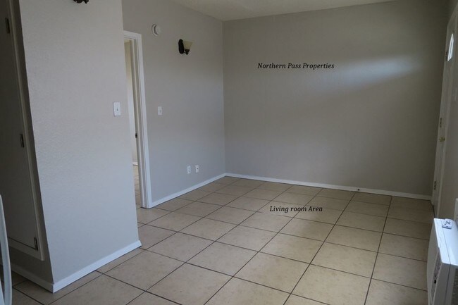 Building Photo - Cozy 1 Bedroom Apartment