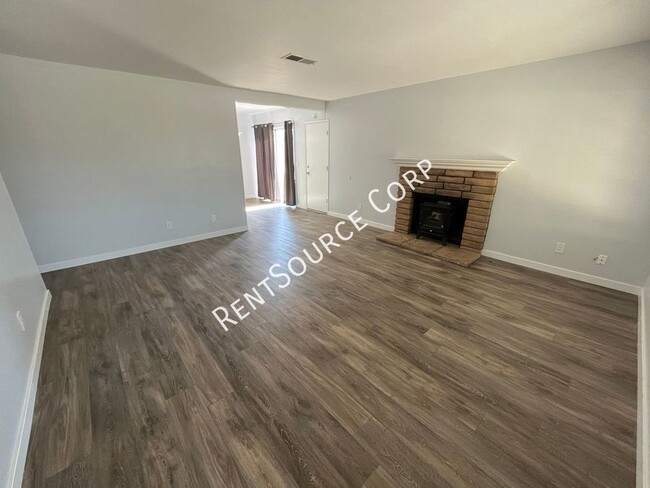 Foto del edificio - 3 Bedroom, 2 Bath home for Rent in Palmdale