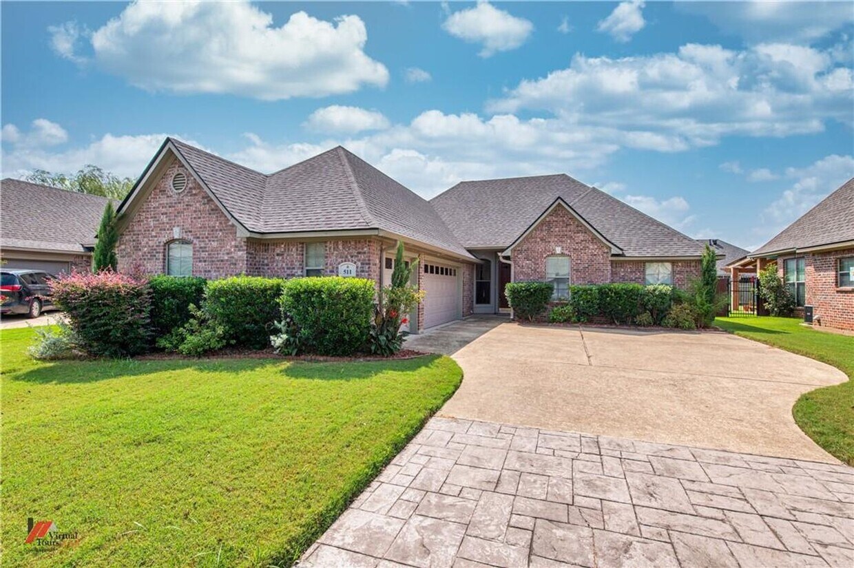 Foto principal - St. Charles Court (North Bossier) *3 Car G...