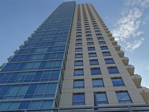 Building Photo - 300 Bowie St