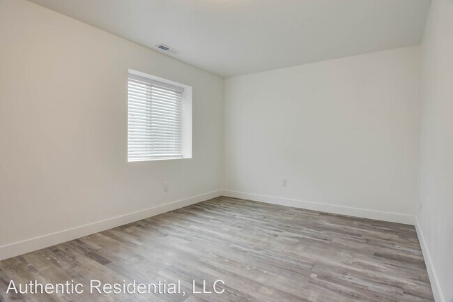 Building Photo - 5 br, 3 bath House - 526 W Granite Cir