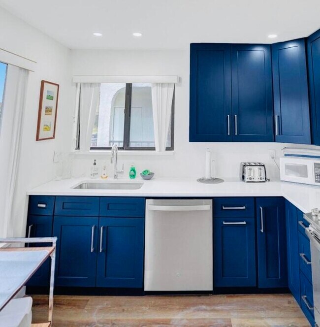 Foto del edificio - 5780 Fairway Park Ct