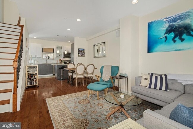 Photo - 1937 W George St Townhome