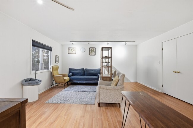 Building Photo - 700 10th St