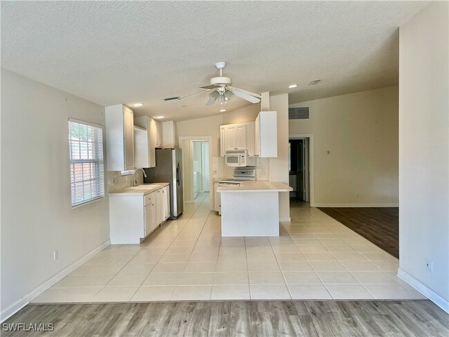 Building Photo - 4824 Lasqueti Way