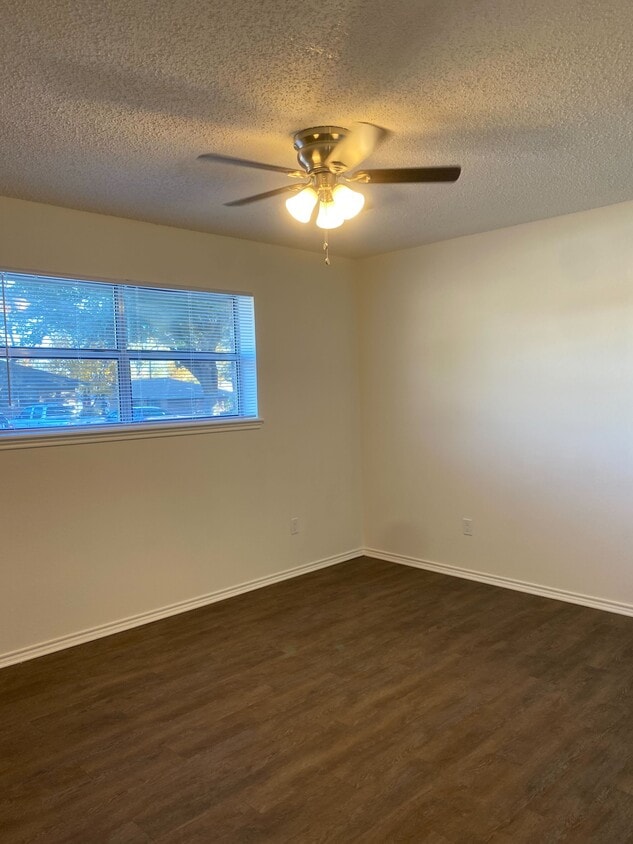 Building Photo - Trinity Oaks Apartments