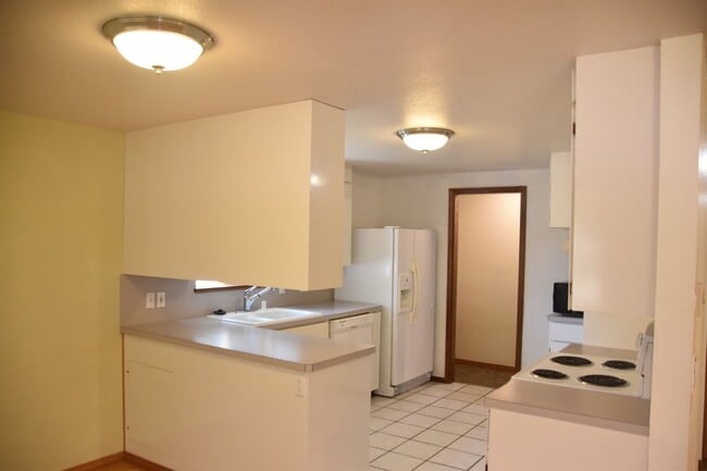 Building Photo - 3 Bedroom 2.5 Bath Steilacoom Rambler