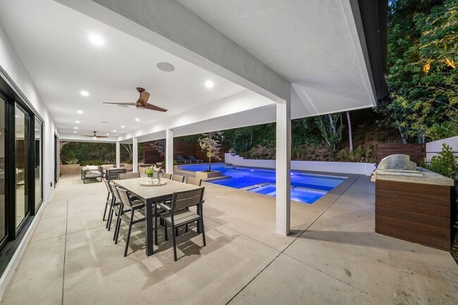 Foto del edificio - 16110 Clear Oak Dr