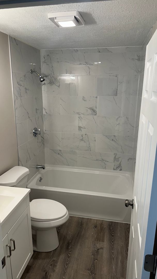 Building Photo - Newly Renovated 2 BR unit in Billerica