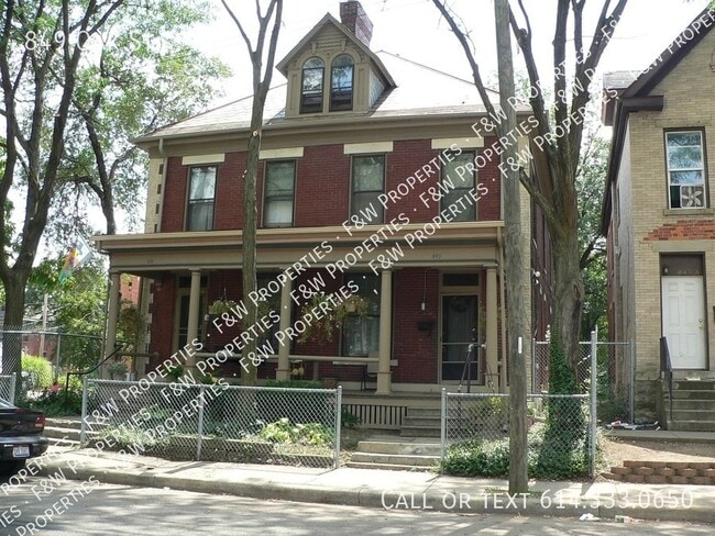 Building Photo - Oak Street Gem. Modern meets Vintage in Ol...
