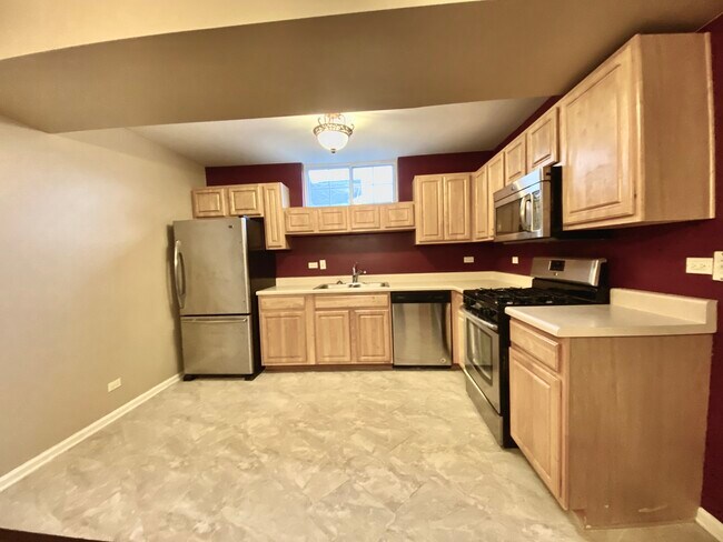 Building Photo - 913 Village Ct